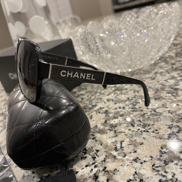 CHANEL Mother of Pearl Black Polarized Sunglasses - Picture 2 of 13